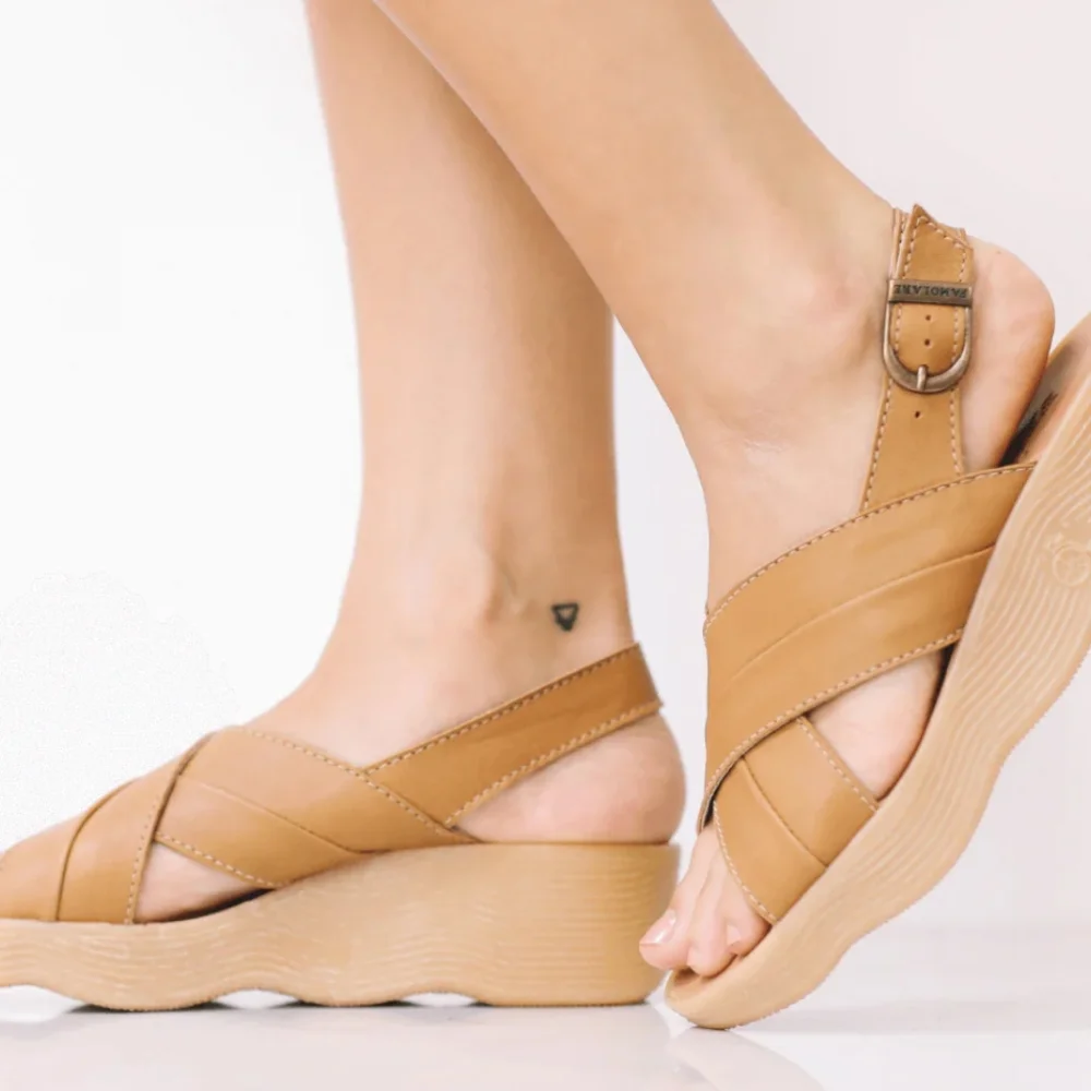Famolare 'Chris Cross' Sandals- Cognac, Size 9, New w/out Box - Picture 3 of 4